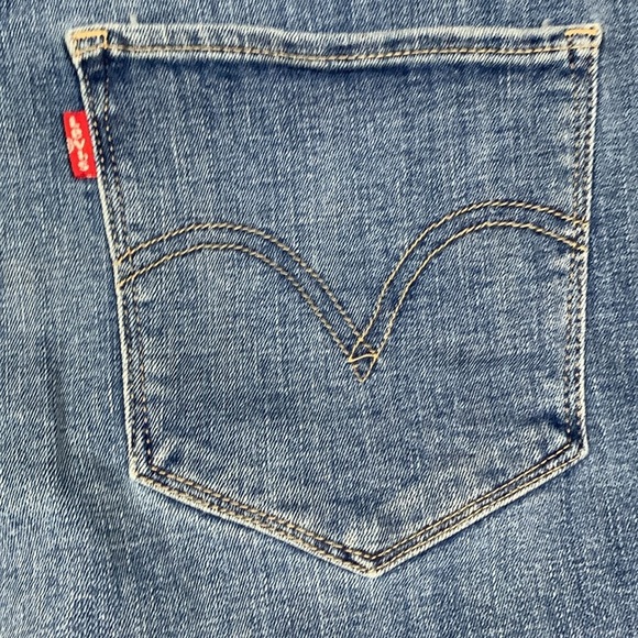 Levi’s Medium Wash “Classic Shorts” Stretch Denim 5 Pocket Style size 32 - Picture 4 of 12